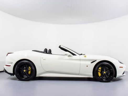 Certified 2017 Ferrari California T image 3