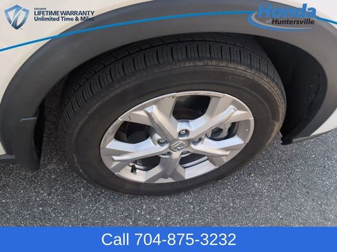 Used 2024 Honda HR-V LX image 9