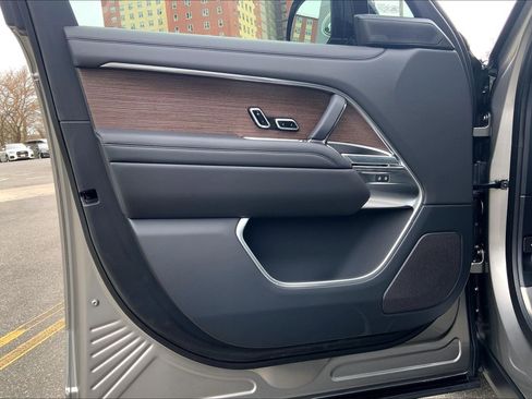 New 2026 Land Rover Range Rover SE image 10