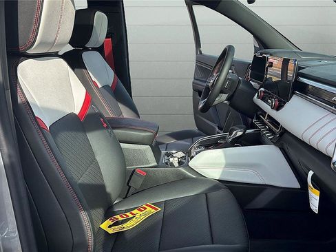 New 2025 GMC Canyon AT4 w/ AT4X Package image 24