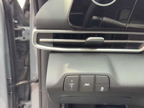 Used 2022 Hyundai Elantra SEL w/ Convenience Package FWD image 28
