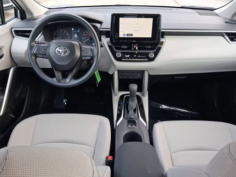 Used 2025 Toyota Corolla Cross L FWD image 9