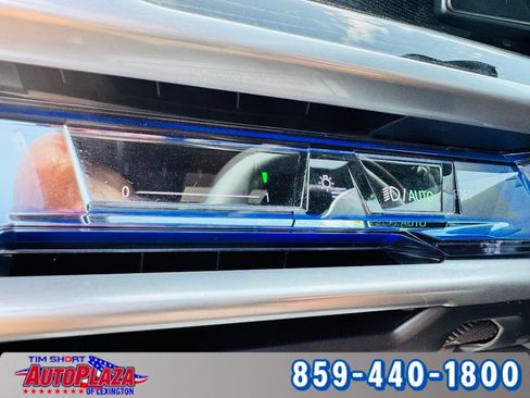 Used 2025 BMW 740i xDrive w/ Premium Package AWD/4WD image 23