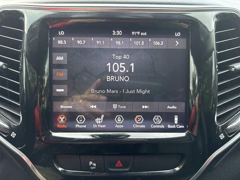 Used 2020 Jeep Cherokee Limited image 30