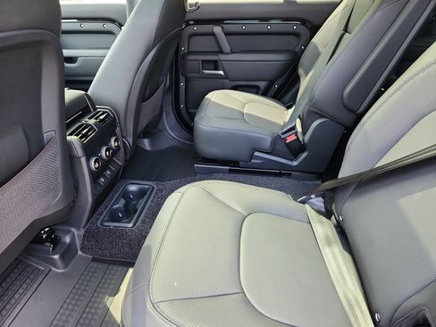 Used 2025 Land Rover Defender 130 S image 5