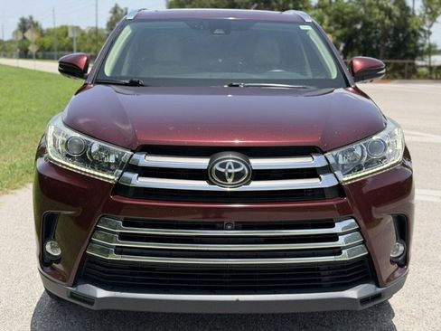 Used 2019 Toyota Highlander Limited Platinum FWD image 8