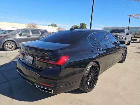 Used 2021 BMW 740i image 2