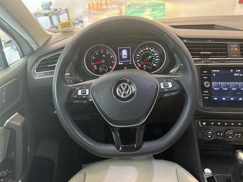 Used 2020 Volkswagen Tiguan SE w/ Panoramic Sunroof Package AWD/4WD image 11