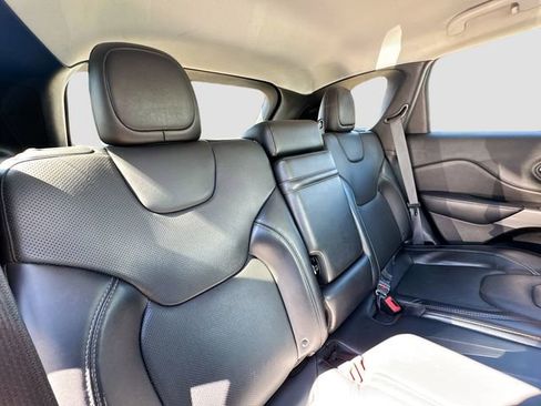 Used 2019 Jeep Cherokee Limited image 20