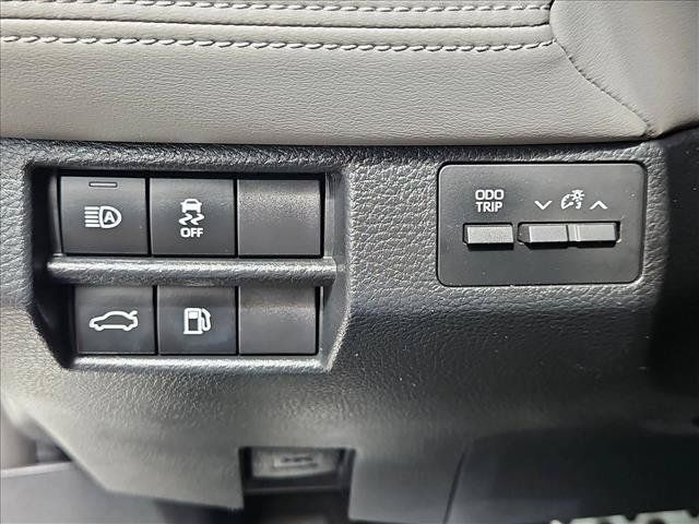 Used 2019 Toyota Avalon XSE FWD image 16