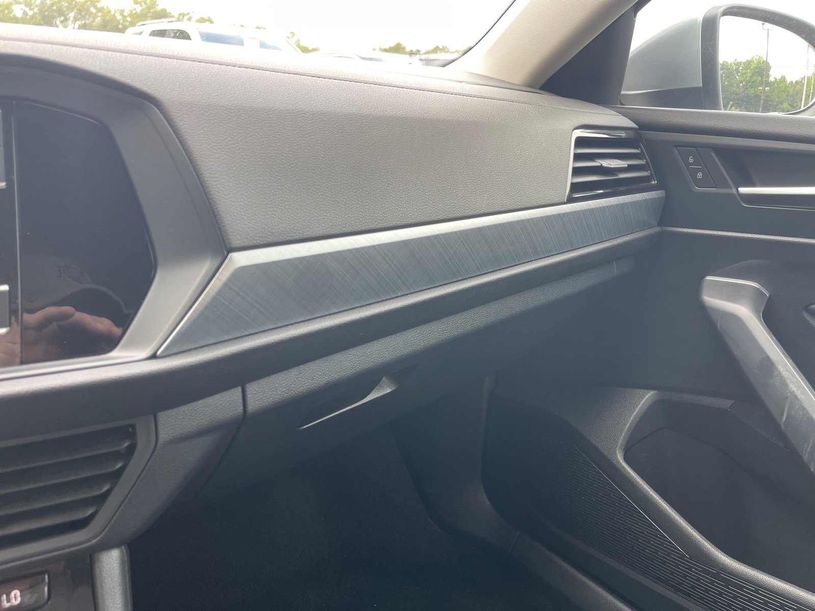 Used 2024 Volkswagen Jetta SE FWD image 6