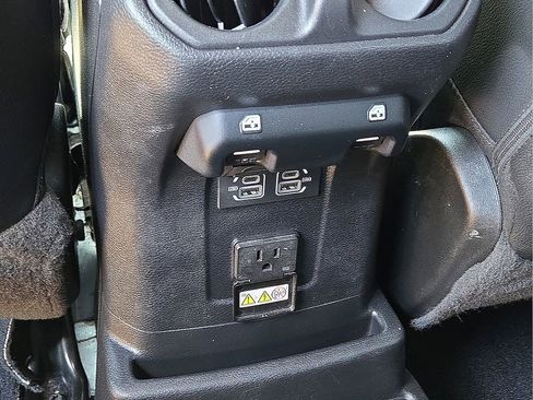 Used 2023 Jeep Wrangler Unlimited Sahara image 16