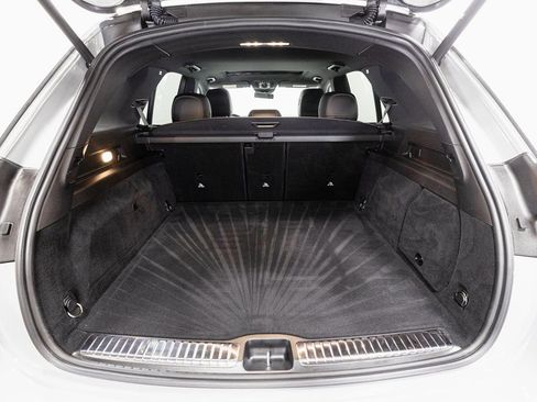 Certified 2025 Mercedes-Benz GLE 450e 4MATIC w/ AMG Line Interior image 31
