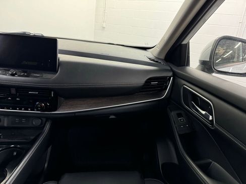 Used 2024 Nissan Rogue Platinum w/ Platinum Premium Package image 16