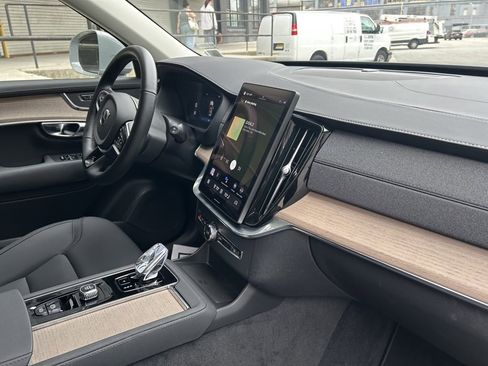 Certified 2025 Volvo XC90 B5 Plus image 22