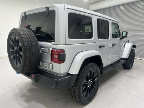 Used 2023 Jeep Wrangler Unlimited Sahara w/ Cold Weather Group AWD/4WD image 8
