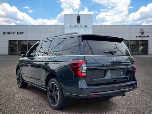 Used 2023 Ford Expedition Limited AWD/4WD image 3