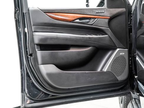Used 2020 Cadillac Escalade Luxury AWD/4WD image 47