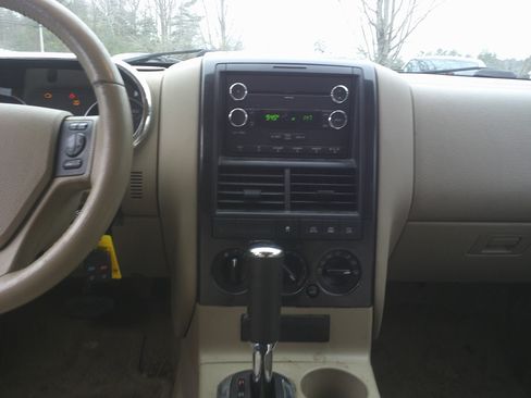 Used 2009 Ford Explorer XLT image 10