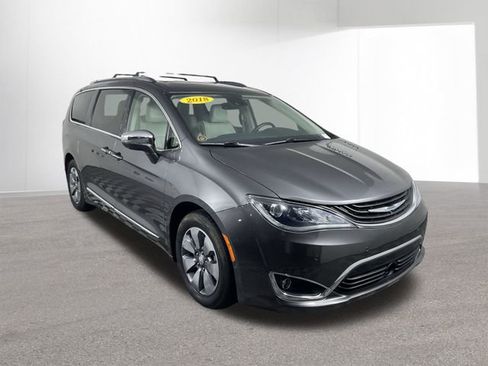 Used 2018 Chrysler Pacifica Limited w/ Advanced Safetytec Group image 12