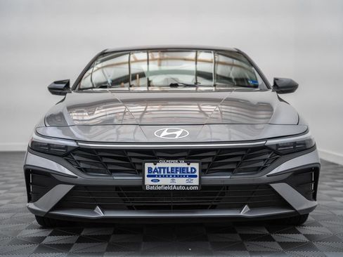 Used 2025 Hyundai Elantra Sport FWD image 2
