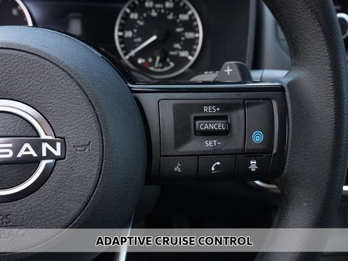 Used 2022 Nissan Rogue SV AWD/4WD image 3