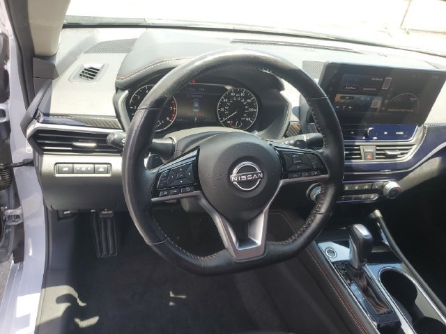 Used 2023 Nissan Altima 2.5 SR w/ SR Premium Package FWD image 16