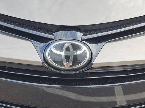 Used 2018 Toyota Corolla LE w/ Carpet Mat Package (TMS) FWD image 13