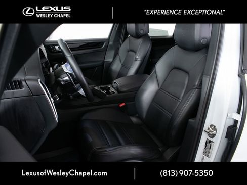 Used 2023 Porsche Cayenne AWD/4WD image 18