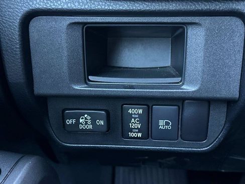 Used 2019 Toyota Tacoma TRD Off-Road w/ TRD Premium Off Road Package AWD/4WD image 28