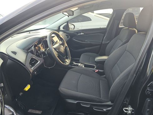Used 2019 Chevrolet Cruze LT image 8