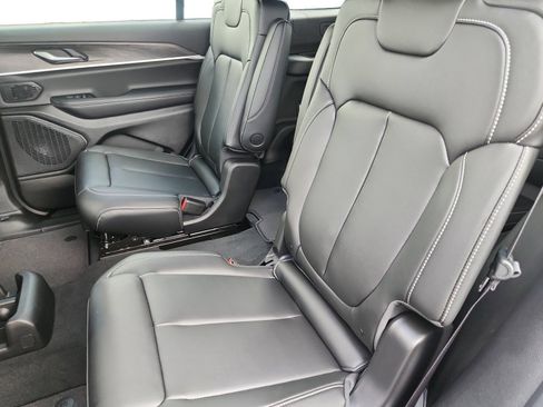 New 2026 Jeep Grand Cherokee L Limited w/ Limited Altitude Package AWD/4WD image 23