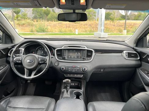 Used 2017 Kia Sorento EX w/ EX V6 Premium Package AWD/4WD image 22