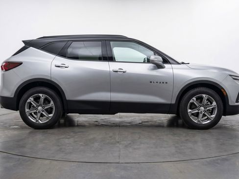 Used 2025 Chevrolet Blazer LT FWD image 11