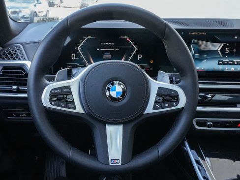 Used 2025 BMW X7 xDrive40i w/ M Sport Package AWD/4WD image 17