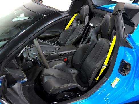 Used 2022 Chevrolet Corvette Stingray Convertible w/ 1LT RWD image 9