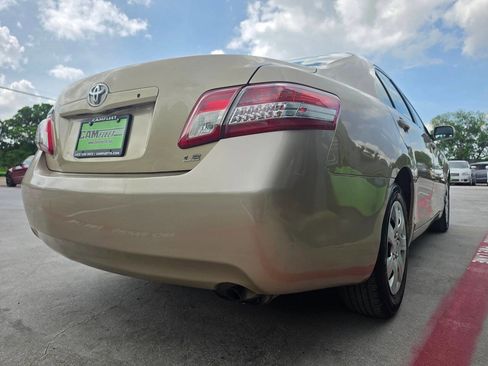Used 2010 Toyota Camry LE image 11