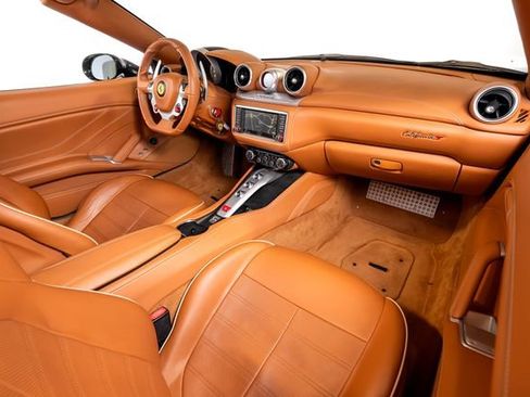 Used 2016 Ferrari California T RWD image 56
