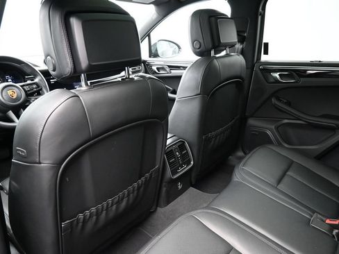 Certified 2026 Porsche Macan AWD/4WD image 8