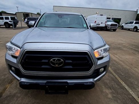 Used 2022 Toyota Tacoma SR5 RWD image 3