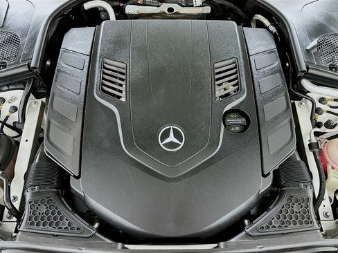 Used 2022 Mercedes-Benz S 580 4MATIC Sedan w/ AMG Line Package image 31