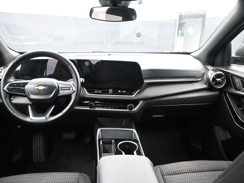 Used 2025 Chevrolet Equinox LT FWD image 15