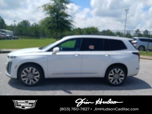 Certified 2024 Cadillac XT6 Sport w/ LPO, Floor Liner Package AWD/4WD image 1