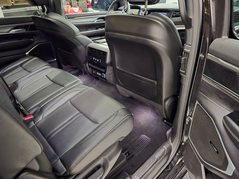 Used 2023 Jeep Wagoneer Series II image 35