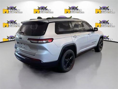 Used 2023 Jeep Grand Cherokee L Laredo image 4