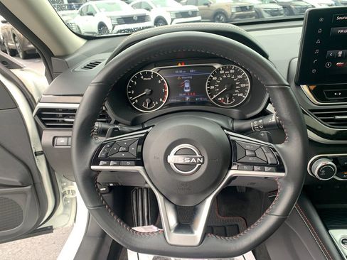 Used 2023 Nissan Altima 2.5 SR w/ SR Premium Package AWD/4WD image 20