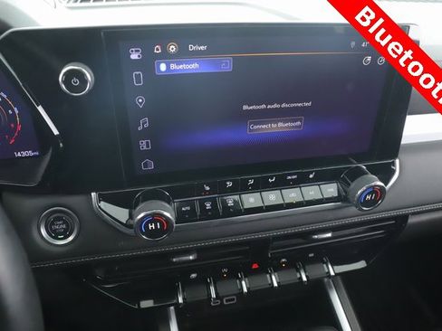 Used 2024 Chevrolet Colorado LT w/ LT Convenience Package II image 5