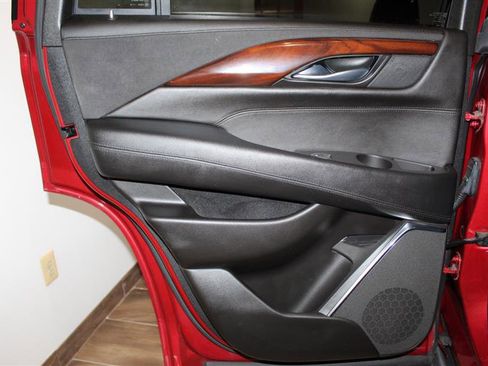 Used 2015 Cadillac Escalade Luxury AWD/4WD image 35