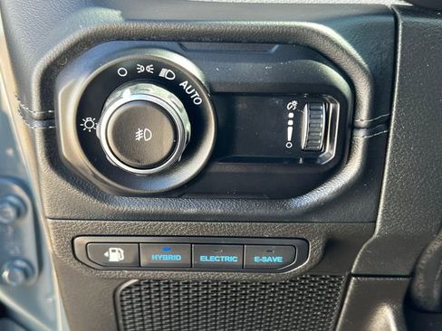 Used 2024 Jeep Wrangler Unlimited Sahara AWD/4WD image 18