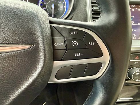 Used 2017 Chrysler 300 Limited w/ Value Package image 22